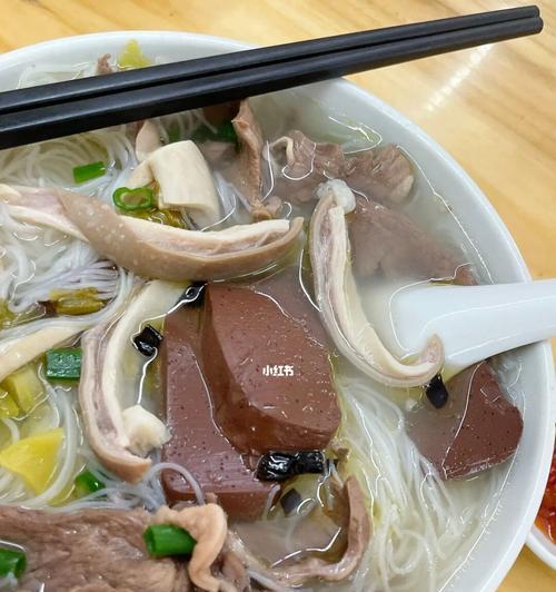 用鱼香米粉汤为家人做一顿美味佳肴（传统美食与现代口味的完美结合）