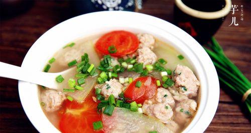轻松做出美味鱼丸芥菜猪杂汤（家庭料理，营养美味，香气扑鼻，温暖胃口）