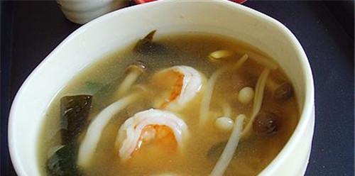 鲜美的鱼头味增汤的做法（简单易学，美味可口，让你开启健康之旅）