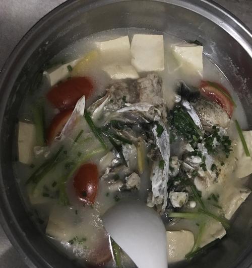 美味鱼头烧豆腐（做法详解，美味满足味蕾）