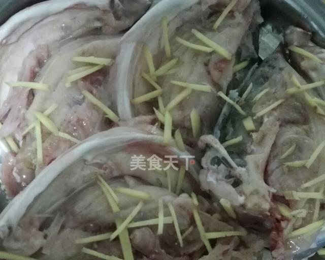 美味清热的鱼头白菜汤（家常营养，温暖舒心）
