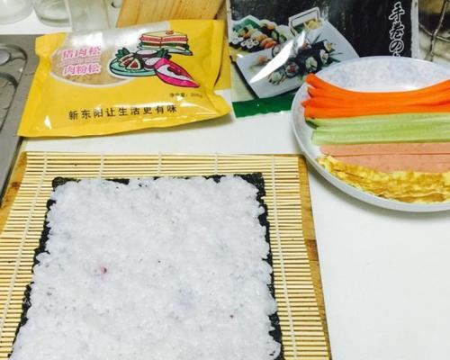 用海苔梅香调味打造的美味鱼片寿司（创意美食）