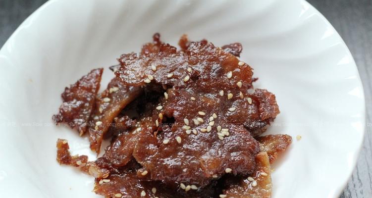 用鱼露调制的美味五花肉料理（鱼露的魅力与五花肉的肥美相遇，教您轻松烹制出惊艳味觉的佳肴）