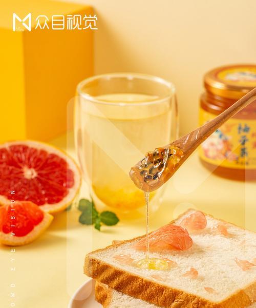 柚子茶冰淇淋的制作方法（清爽夏日必备，自制柚子茶冰淇淋）