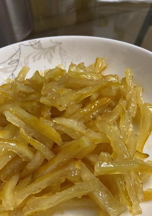 柚皮蜜饯的制作方法与步骤（让你轻松掌握制作技巧，健康享受美味）