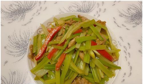 大葱红椒炒肉，轻松在家做（家常菜谱，美食大赏）