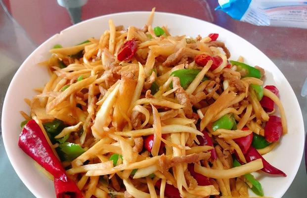 游春戏水烤鸭腿——美味又好玩的户外活动（户外烧烤+水上玩乐，让春季出游更加精彩）