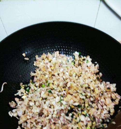 鲜美可口，健康美味——以鱿鱼饺子为主题的食谱分享（原材料选取、制作步骤详解，营养搭配推荐）