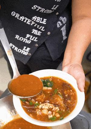 鱿鱼豆腐胡辣汤制作指南（家庭厨房轻松搞定，味道香辣鲜美）