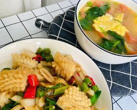 鲜美可口的鱿鱼炒韭苔（教你如何做美味的鱿鱼炒韭苔菜肴）