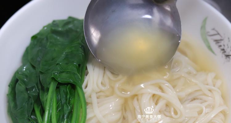 以莜麦肉氽面为主的健康餐（莜麦与肉类的完美搭配，让你吃的健康又美味）