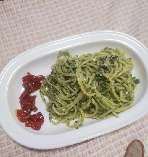 以油渍青酱的做法，一道香气扑鼻的美食（油渍青酱的制作方法，口感独特且营养丰富）