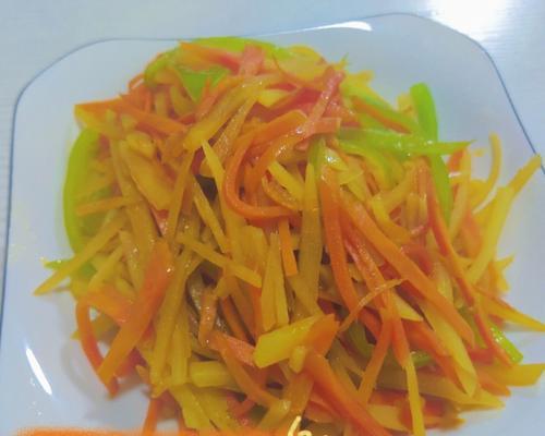 美味油滋土豆丝的做法（简单易学，轻松制作，让你赞不绝口）