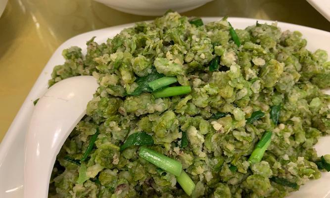 如何制作美味可口的油炸榆钱儿（掌握制作技巧，让你轻松做出口感极佳的榆钱儿）
