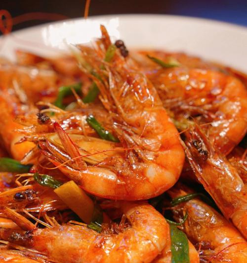 美味油炸小活虾的制作方法（口感鲜美、香脆可口，享受海鲜美食的滋味）