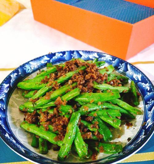 如何做出美味的油炸四季豆（教你掌握炸豆的技巧和诀窍，让你的四季豆变得更加香脆可口）