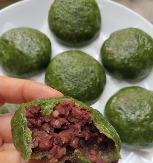 南丰特色囊公则——油炸清明果的美味制作（传统美食的独特魅力）