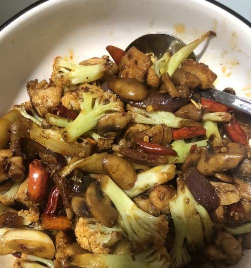 如何制作香脆可口的油炸蘑菇丝（简单易学的蘑菇丝油炸技巧，让你在家也能享受美食）