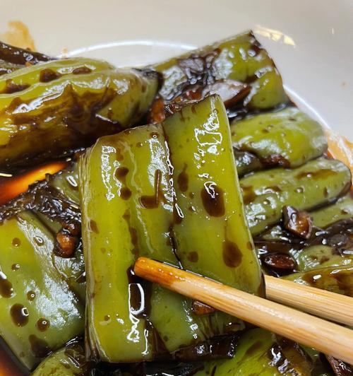 油炸尖椒段，美味可口的佳肴（口感酥脆，香辣可口，炸尖椒的做法揭秘）