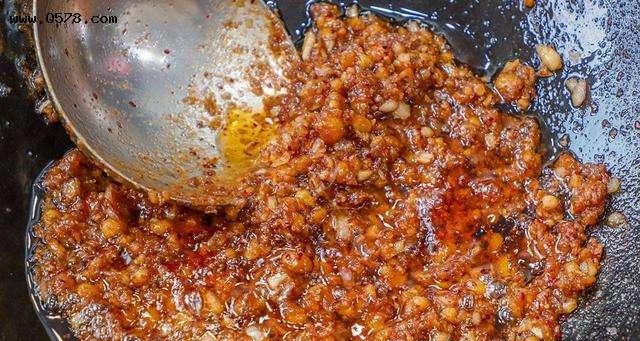 油炸黄豆酱的制作方法（口感独特的美食，教你如何制作。）