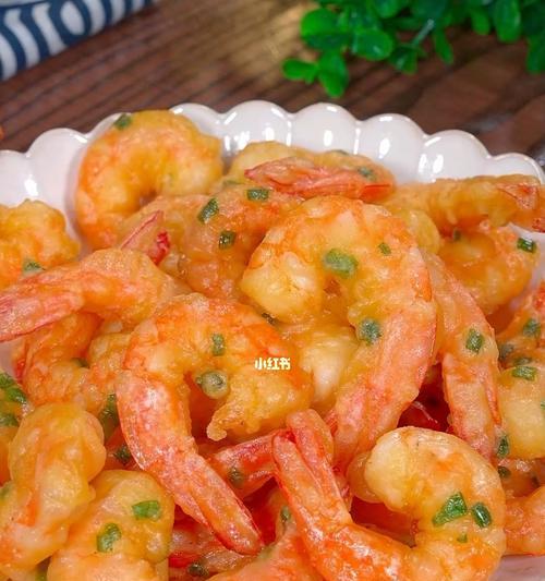 美味炸虾的制作方法（以油炸大虾为主题的简易食谱）