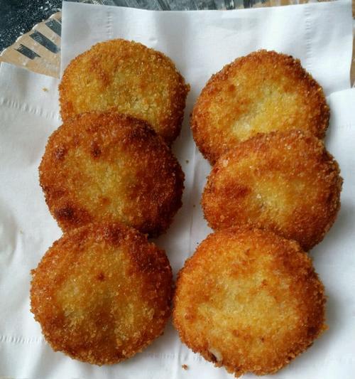 快手油炸饼的制作方法（如何制作口感酥脆的油炸饼）