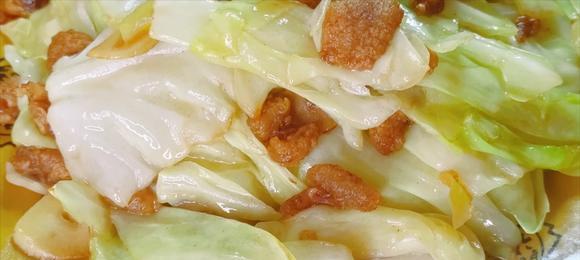 用油渣煮出美味白菜（煮白菜新鲜有妙招，油渣做法叫你赞！）
