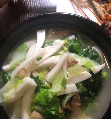 用油渣煮出美味白菜（煮白菜新鲜有妙招，油渣做法叫你赞！）