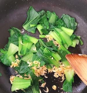 油泼小白菜的做法（掌握这招，让你的小白菜鲜美又好吃）