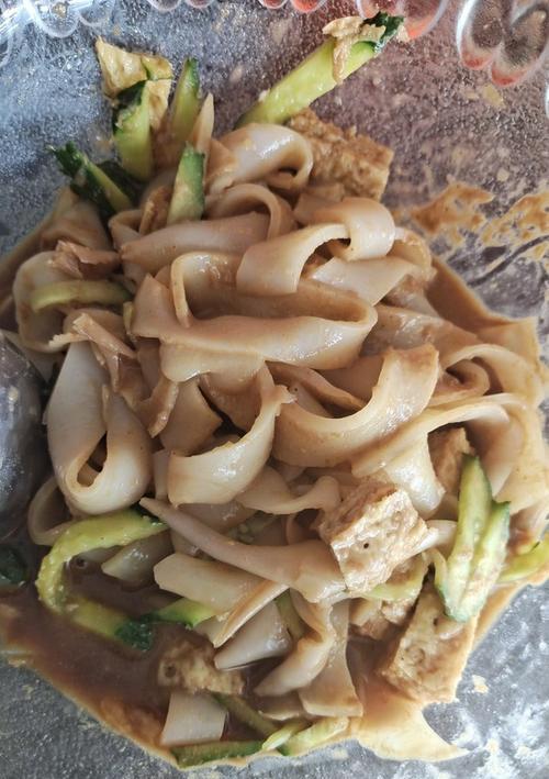 家常美味，洋芋凉皮的做法（简单易学，健康营养，让你爱不释手的一道美食）