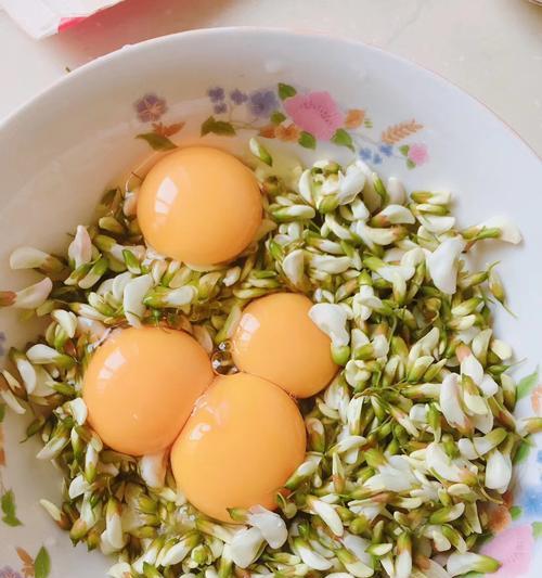 以洋槐花两吃，让餐桌变得更加美味（洋槐花的美食价值、洋槐花的烹饪技巧、洋槐花的健康功效）