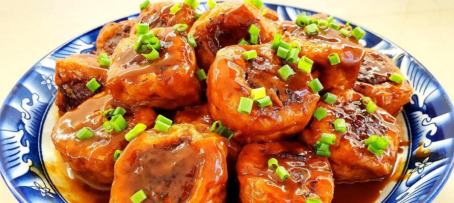 以洋葱也爱吃豆腐——一道营养美味的素食佳肴（健康营养的素菜食谱，营养丰富，味道鲜美）