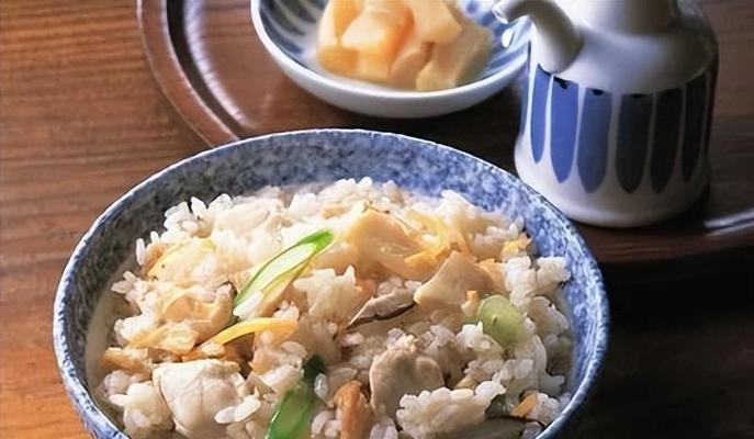 洋葱肉末盖饭便当（用新鲜洋葱和嫩瘦肉，做出简单又美味的便当）