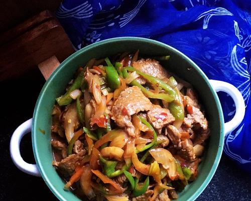 学会用洋葱辣椒炒牛肉，味蕾的新探险（口感鲜美、营养丰富，最佳家常菜）