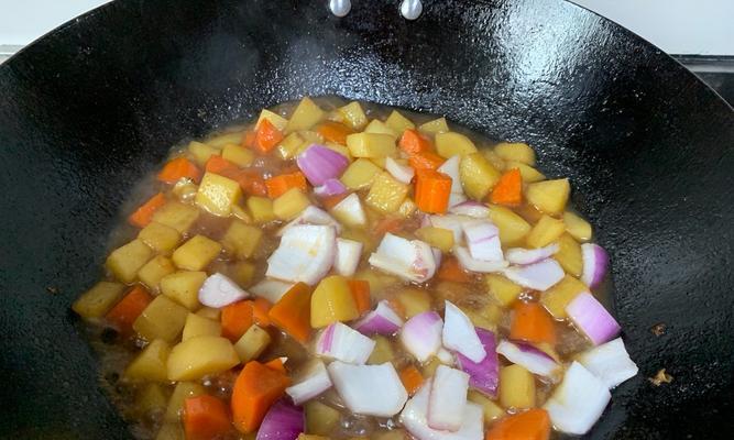 美味健康的洋葱胡萝卜炒土豆（蔬菜料理，健康生活/洋葱、胡萝卜、土豆）