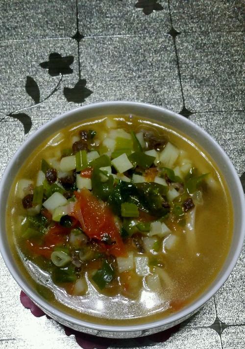 清爽健康，芽菜绍子面做法大揭秘（素食者必备，一份简单易学的美食佳肴）