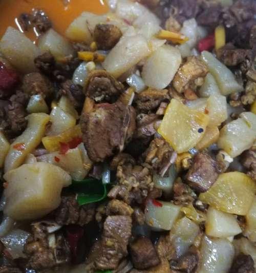 家庭美食——鸭子魔芋汤的制作（做法简单易学，营养丰富美味）