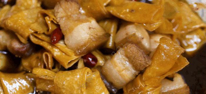 鸭掌菌菇千张汤的家常做法（用优质原材料，让你做出美味汤品）
