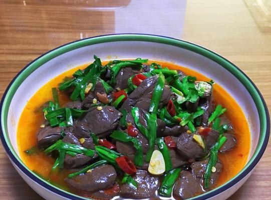 鸭血羊杂汤，富含营养的美味汤品（以传统配方炖制的营养佳品，以独特风味闻名于世）