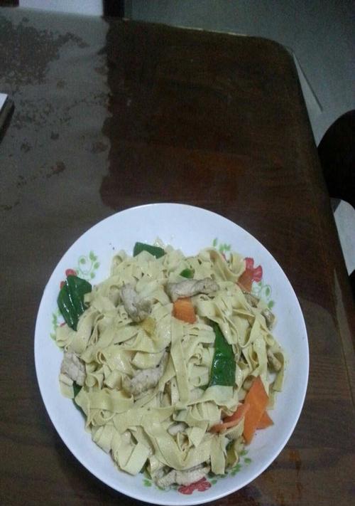 美味健康的鸭丝炒干豆腐丝（以鸭肉为主料，搭配干豆腐丝，口感爽滑，风味独特）