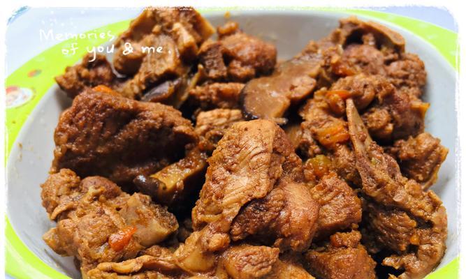 美食指南（以传统秘方为基础，用一点创意打造独特口味的佳肴）