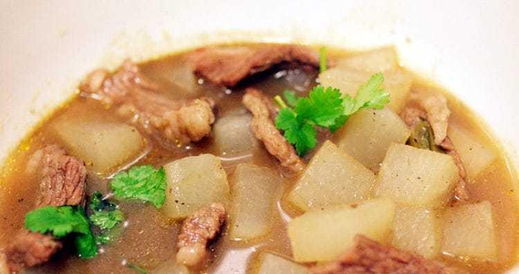 家常美食-鸭肝鱼丸白萝卜汤（健康营养又美味的家常菜谱）