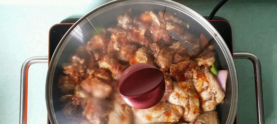 如何做出美味的鸭翅脚掌闷锅（一道传统的美食，让你回味无穷）