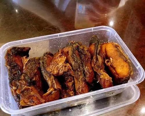 学习如何制作美味的熏鱼团饭（掌握制作熏鱼团的窍门，享受美食盛宴）