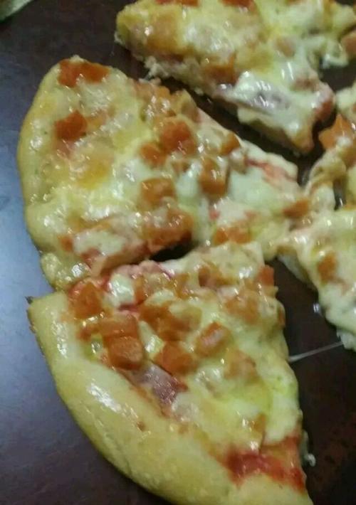 用熏肉打造美味披萨（15步教你制作一份完美的熏肉披萨）