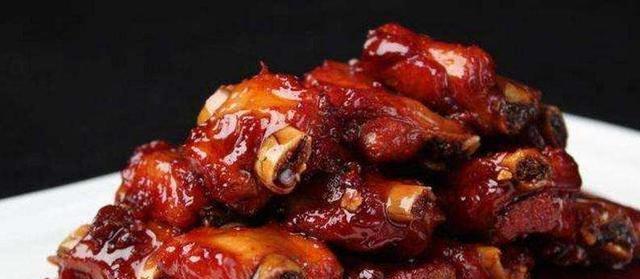 学会做熏酱排骨，让家人开胃享受（热辣酱香配上肉质鲜嫩，做法简单易学）