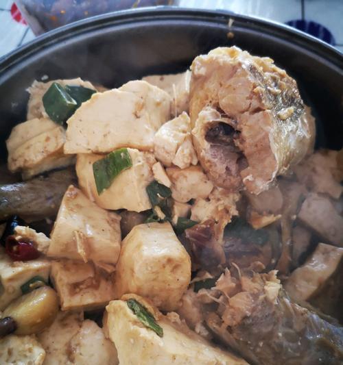 香辣鳕鱼炖豆腐的做法（口感，鲜香味美，家常下饭必备）