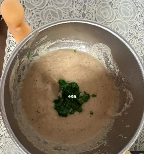 小鸭子南瓜鱼泥的制作方法（营养美味又简单，轻松做出让宝宝爱不释口的小鸭子南瓜鱼泥！）