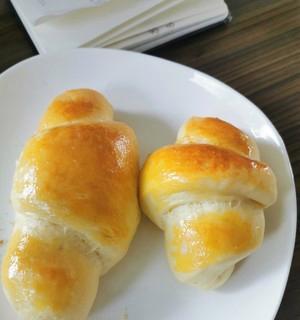 手把手教你制作美味小兔子奶黄包（做法详解，让你轻松制作美味奶黄包）