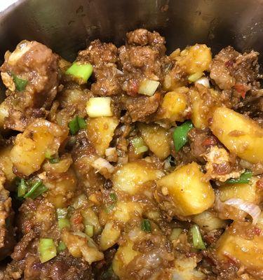热辣小土豆烧排骨（家常美食大爆炸，暖胃之选）